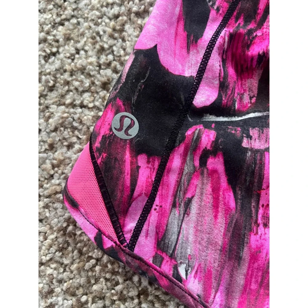 Lululemon Hotty Hot Low Rise Lined Shorts 2.5 Pink Black Abstract Print Size 4